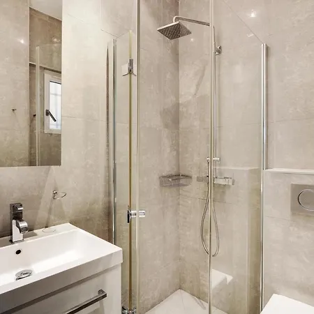 Pick A Flat's In Montaigne - Cour 1er * Paris