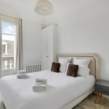 Pick A Flat's In Montaigne - Cour 1er * Paris