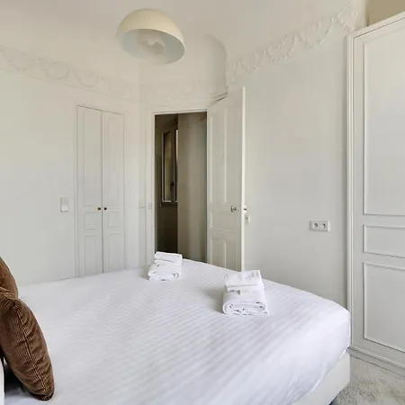 Pick A Flat's In Montaigne - Cour 1er Apartment Paris